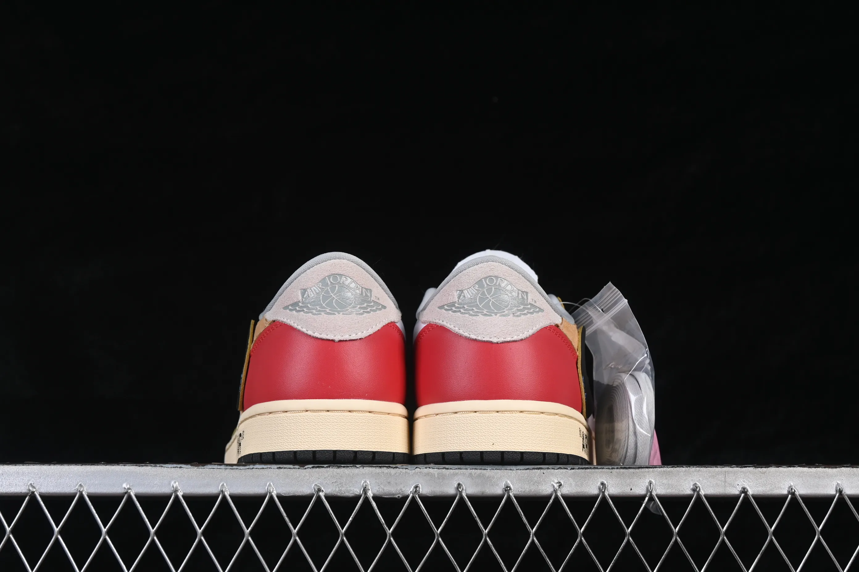 All Categories Air Jordan Jordan Series Basketball Shoes Air Jordan 1 Low High-end Customized Low-top Sneakers Travis Scott x Air Jordan 1 Low OG AJ1 Joe 1 Joint Overhook